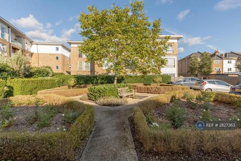 3 bedroom end of terrace house to rent, Holmes Close, London, SE22