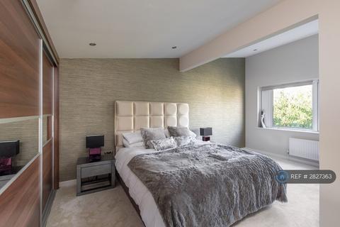 3 bedroom end of terrace house to rent, Holmes Close, London, SE22