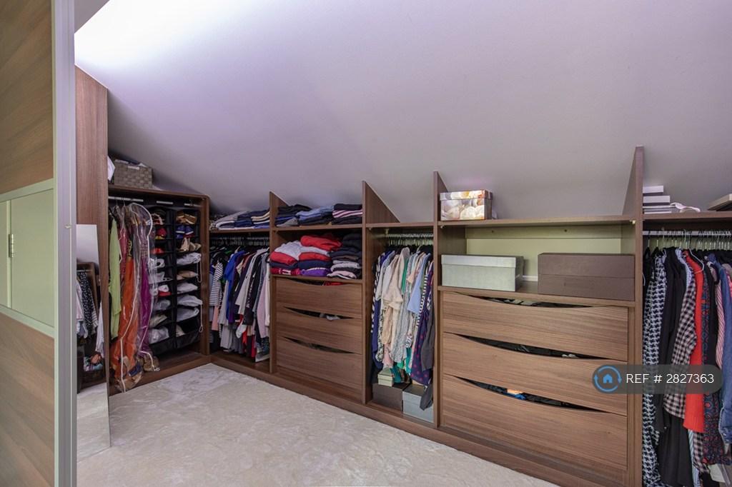 Walk-In Wardrobe