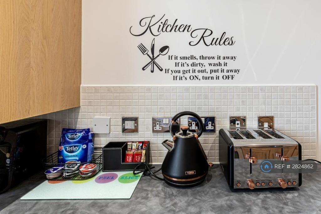 Kitchen Area 1