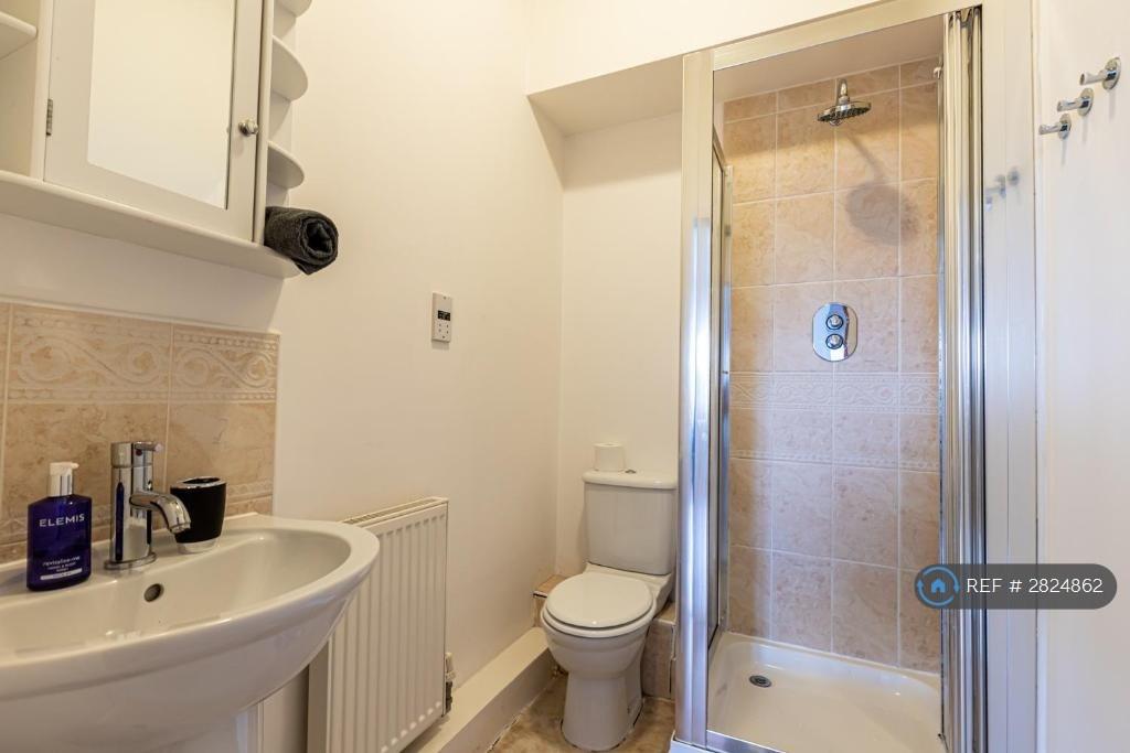En Suite To Bedroom 1