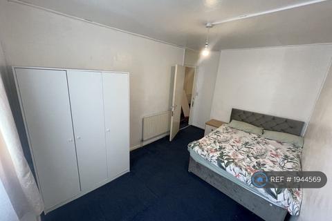 1 bedroom in a house share to rent, Ballance Road, London, E9