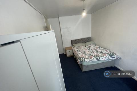 1 bedroom in a house share to rent, Ballance Road, London, E9