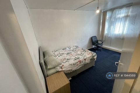 1 bedroom in a house share to rent, Ballance Road, London, E9