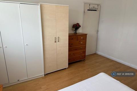2 bedroom flat to rent, Salisbury Road, Hounslow, TW4