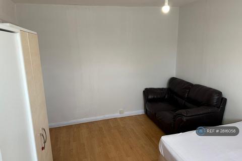 2 bedroom flat to rent, Salisbury Road, Hounslow, TW4
