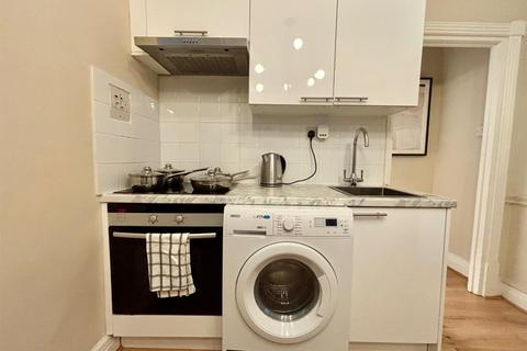 1 bedroom house to rent, Park Road, London