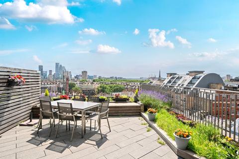 3 bedroom flat for sale, Victoria Street, London