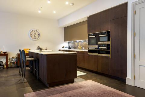 3 bedroom flat for sale, Victoria Street, London