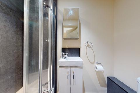 Studio to rent, Chatsworth Road