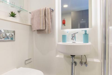 Studio to rent, City Road