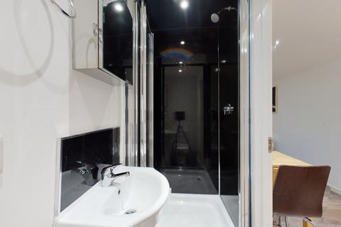Studio to rent, Chatsworth Road