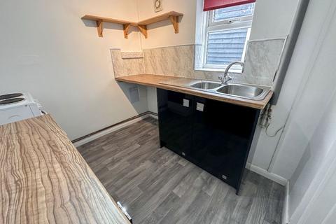 1 bedroom flat to rent, Church Street, Brierley Hill