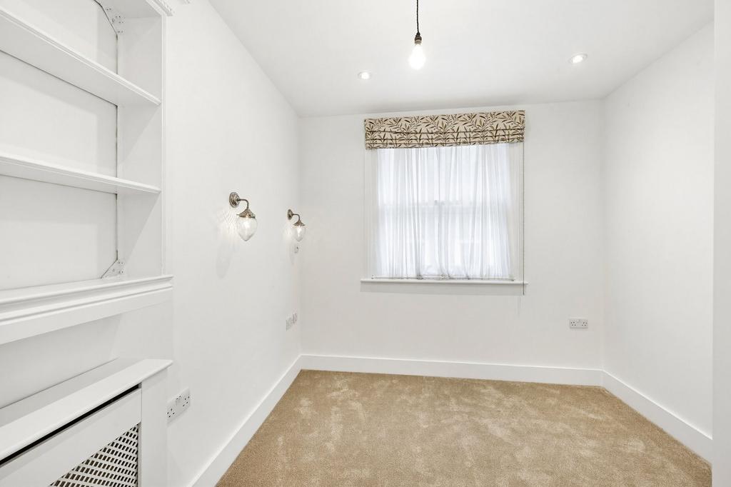 Bedroom / Study