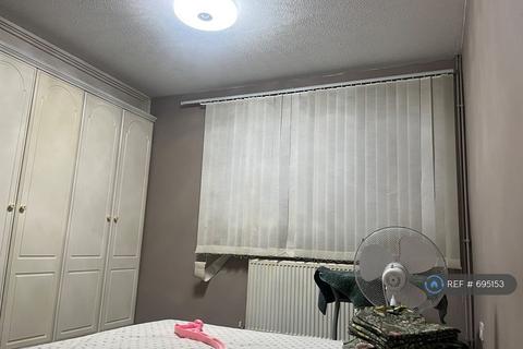 1 bedroom in a flat share to rent, Berwick Road, London, E16