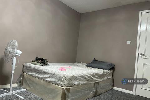 1 bedroom in a flat share to rent, Berwick Road, London, E16