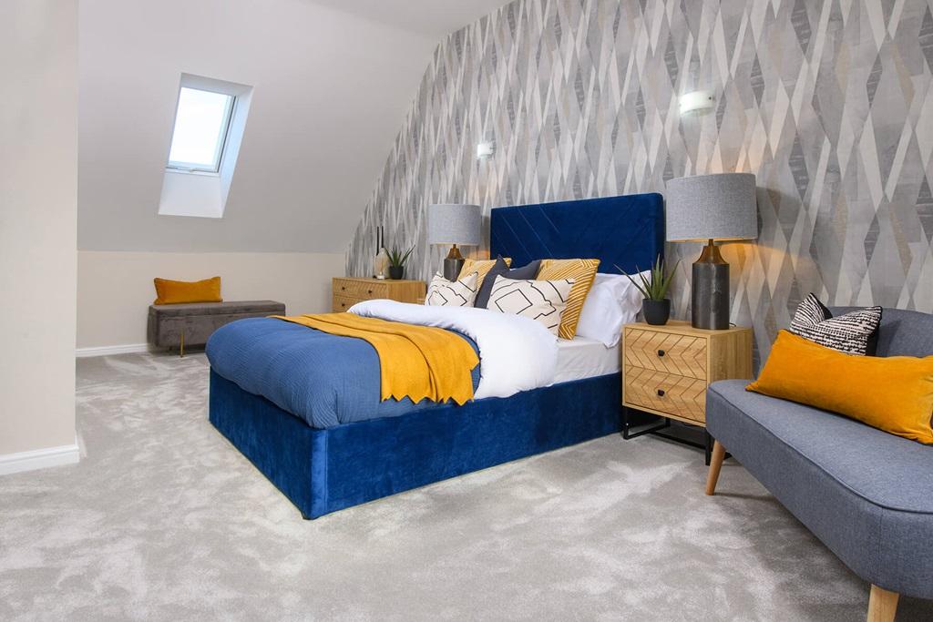 Main bedroom with en suite