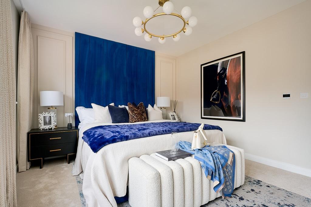 Spacious bedroom with en-suite