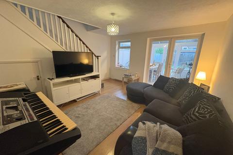 2 bedroom terraced house to rent, Hogg Lane, Grays