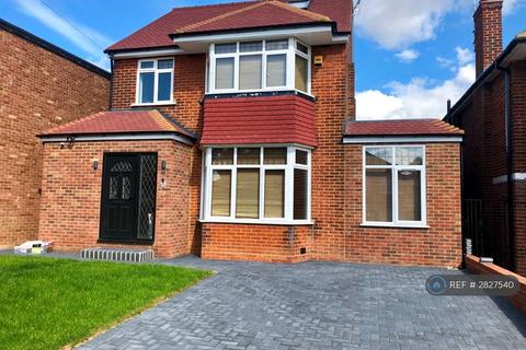 5 bedroom detached house to rent, Merryhills Drive, London, EN2