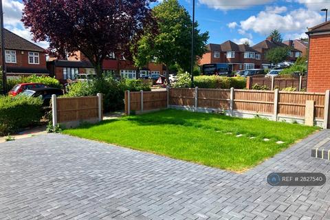 5 bedroom detached house to rent, Merryhills Drive, London, EN2