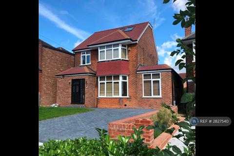 5 bedroom detached house to rent, Merryhills Drive, London, EN2