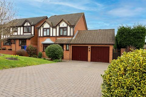 4 bedroom detached house for sale - Tamar Drive, Woodsetton, DY3