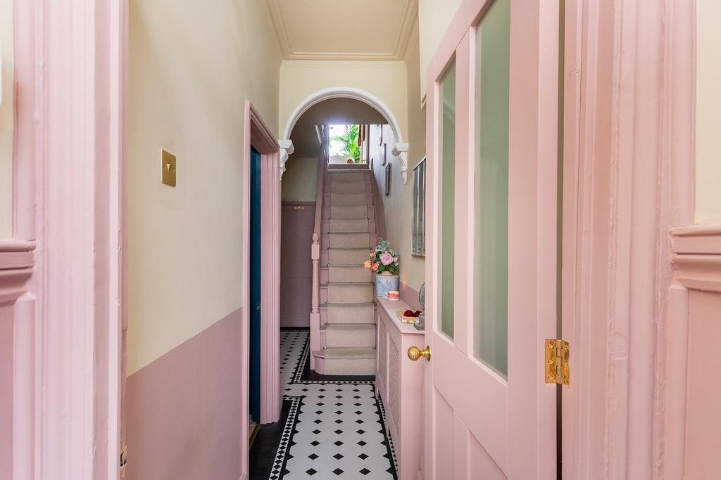 2 H3 AVP - Hallway B.jpg
