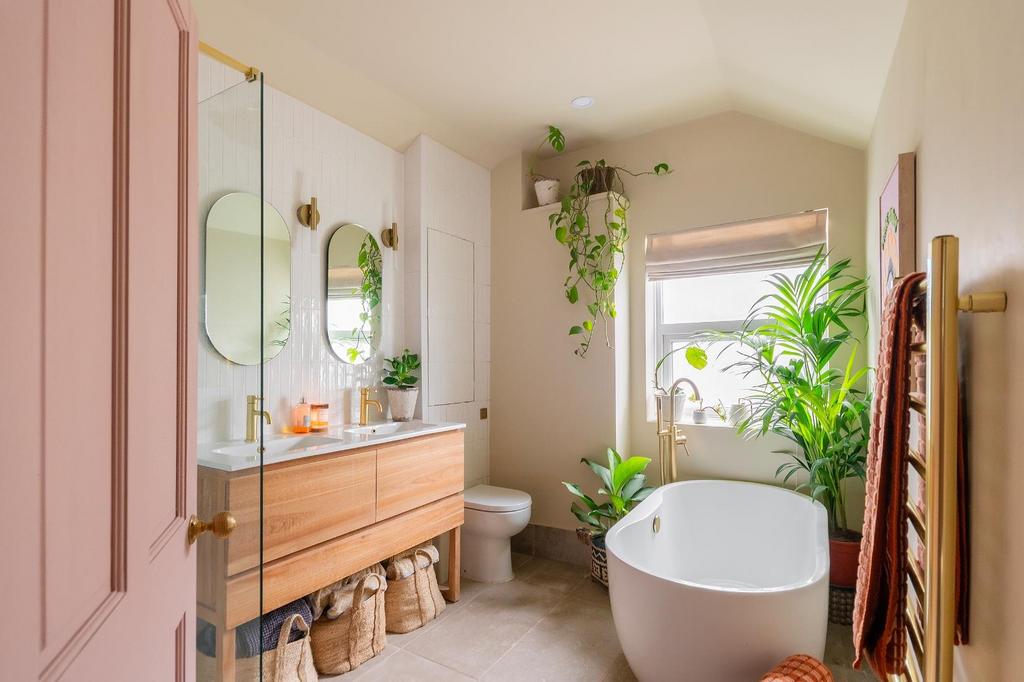 2 H3 AVP - Bathroom B.jpg
