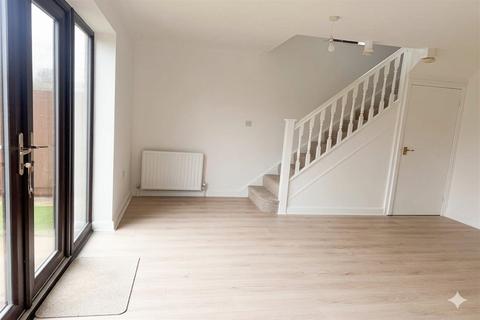 3 bedroom end of terrace house to rent, Bernards Close, BH23
