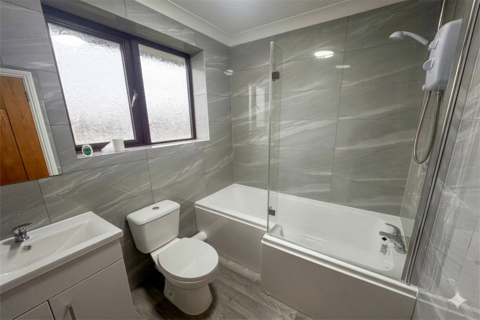 3 bedroom end of terrace house to rent, Bernards Close, BH23