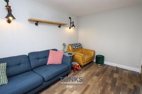 4 bedroom semi-detached house for sale, Stockwell Avenue, Brierley Hill DY5