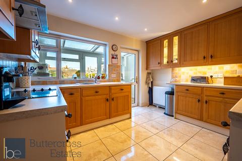 4 bedroom detached house for sale, Lincoln Road, Bassingham, LN5 9HE