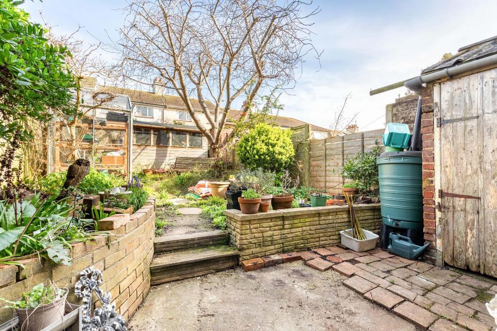 Rear garden (1).jpg