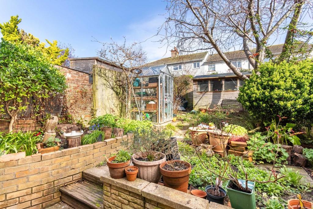 Rear garden (2).jpg
