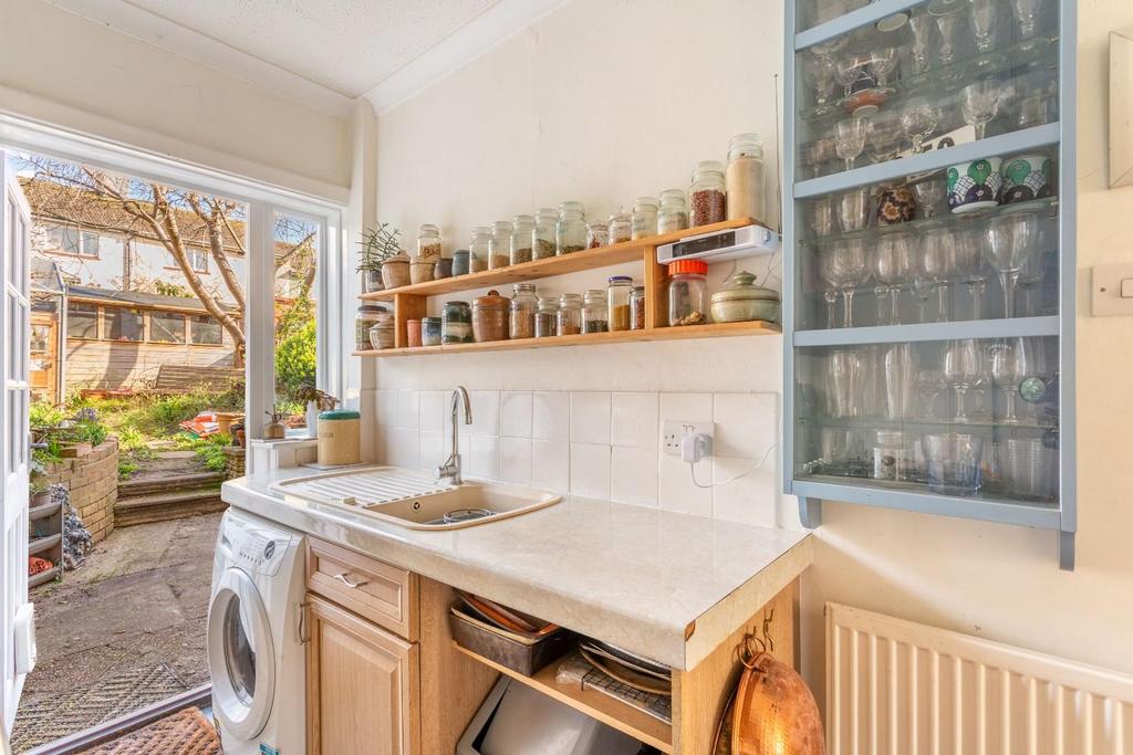 Kitchen (3).jpg