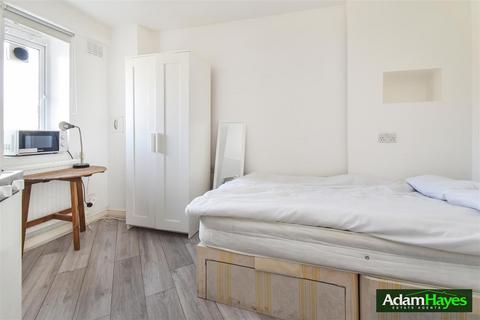 Studio to rent, The Grange Estate, London N2
