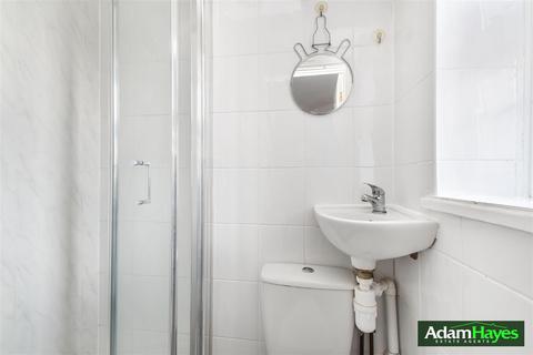 Studio to rent, The Grange Estate, London N2