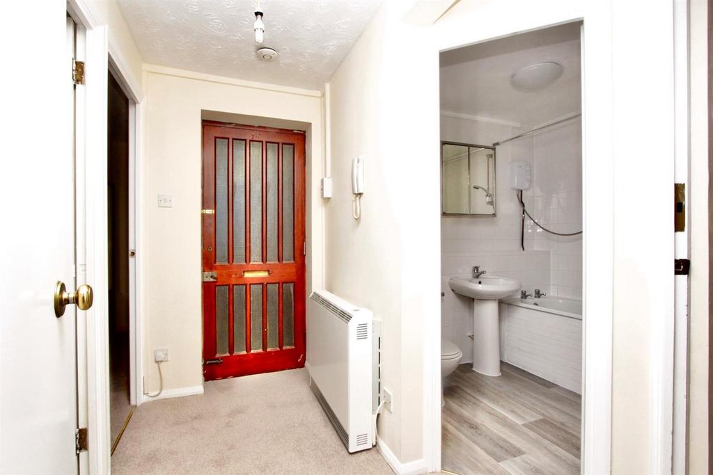 Hallingbury Court, E17