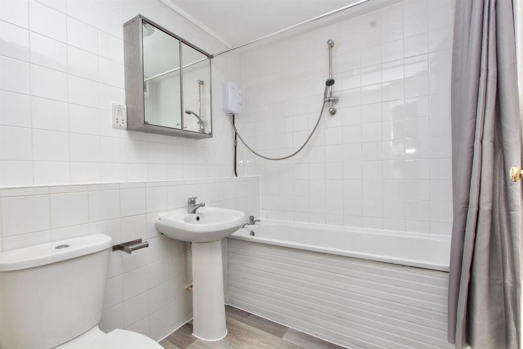 Hallingbury Court, E17