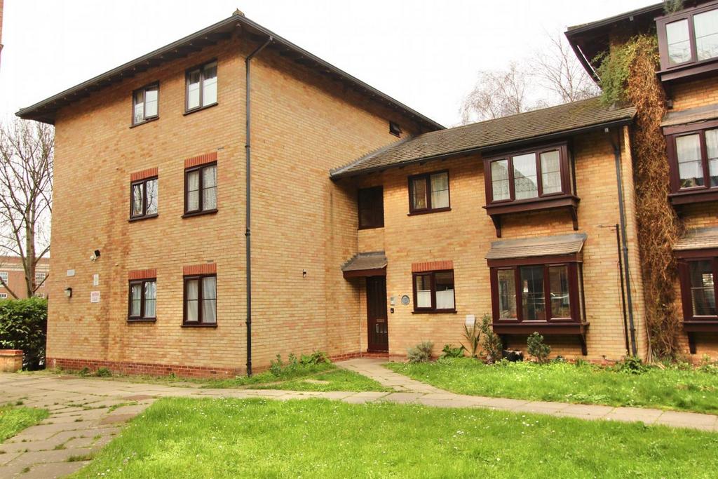 Hallingbury Court, E17
