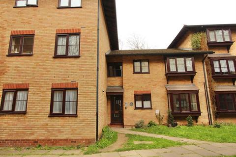 2 bedroom flat to rent, Forest Road, London E17