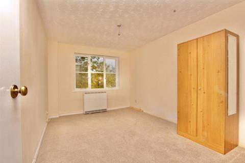 2 bedroom flat to rent, Forest Road, London E17
