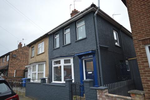 3 bedroom property to rent - Edmund Street, Kettering, NN16