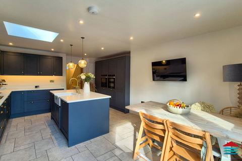 4 bedroom terraced house for sale, St. Peters Terrace, Pwllheli, LL53
