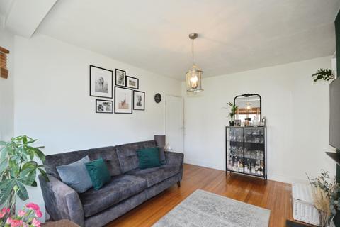2 bedroom flat for sale, Chiswick Village, London, W4