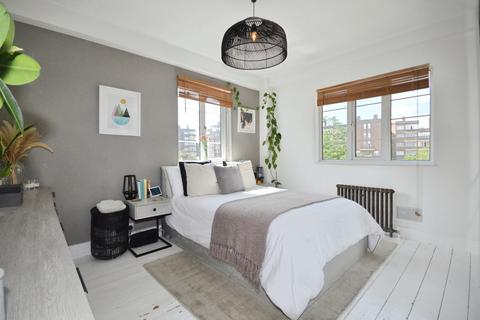 2 bedroom flat for sale, Chiswick Village, London, W4