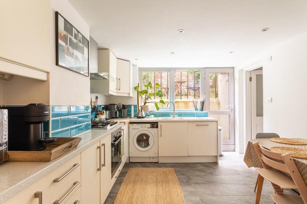 Kitchen (1).jpg