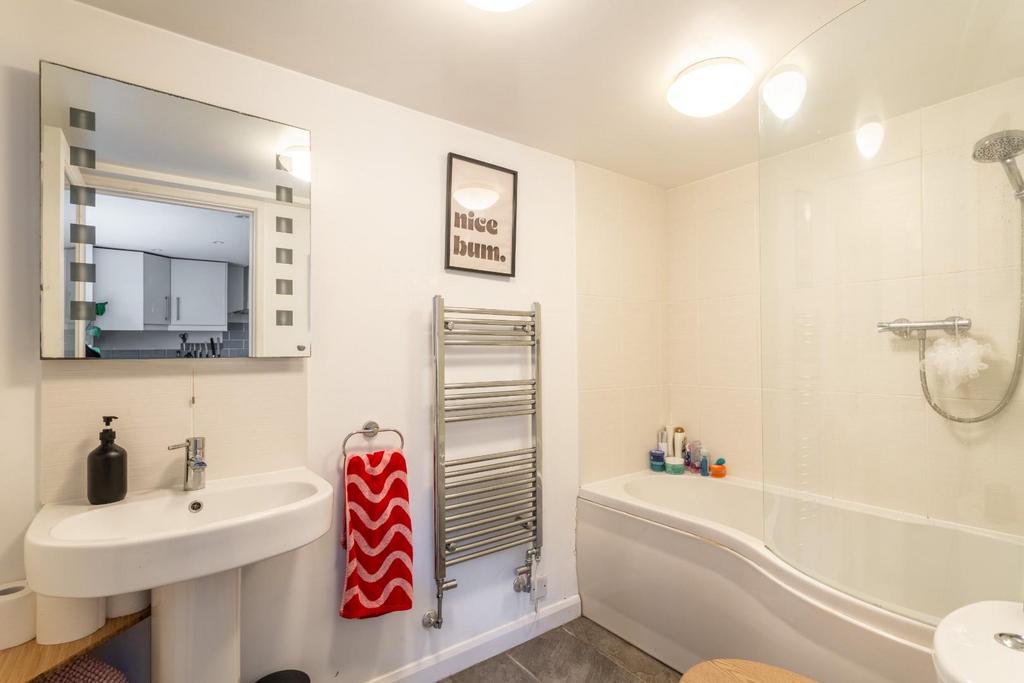 Bathroom (1).jpg