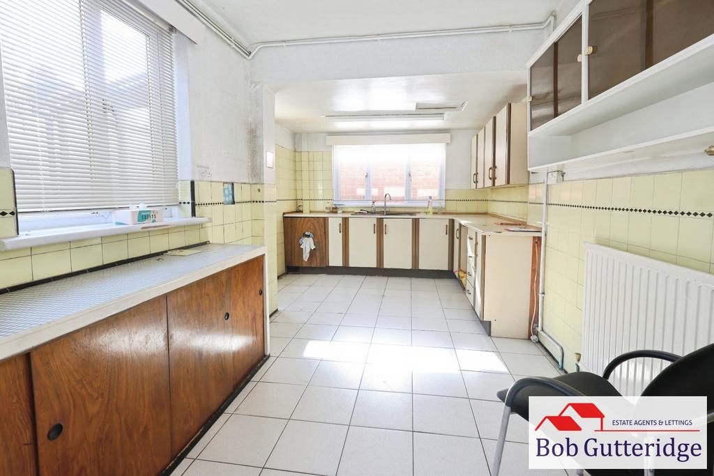 Fitted kitchen / breakfast room